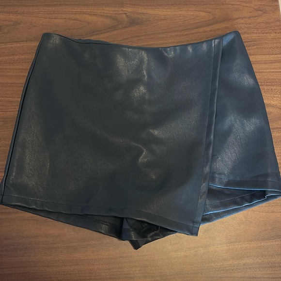 Black Leather Skort - Picture 1 of 3